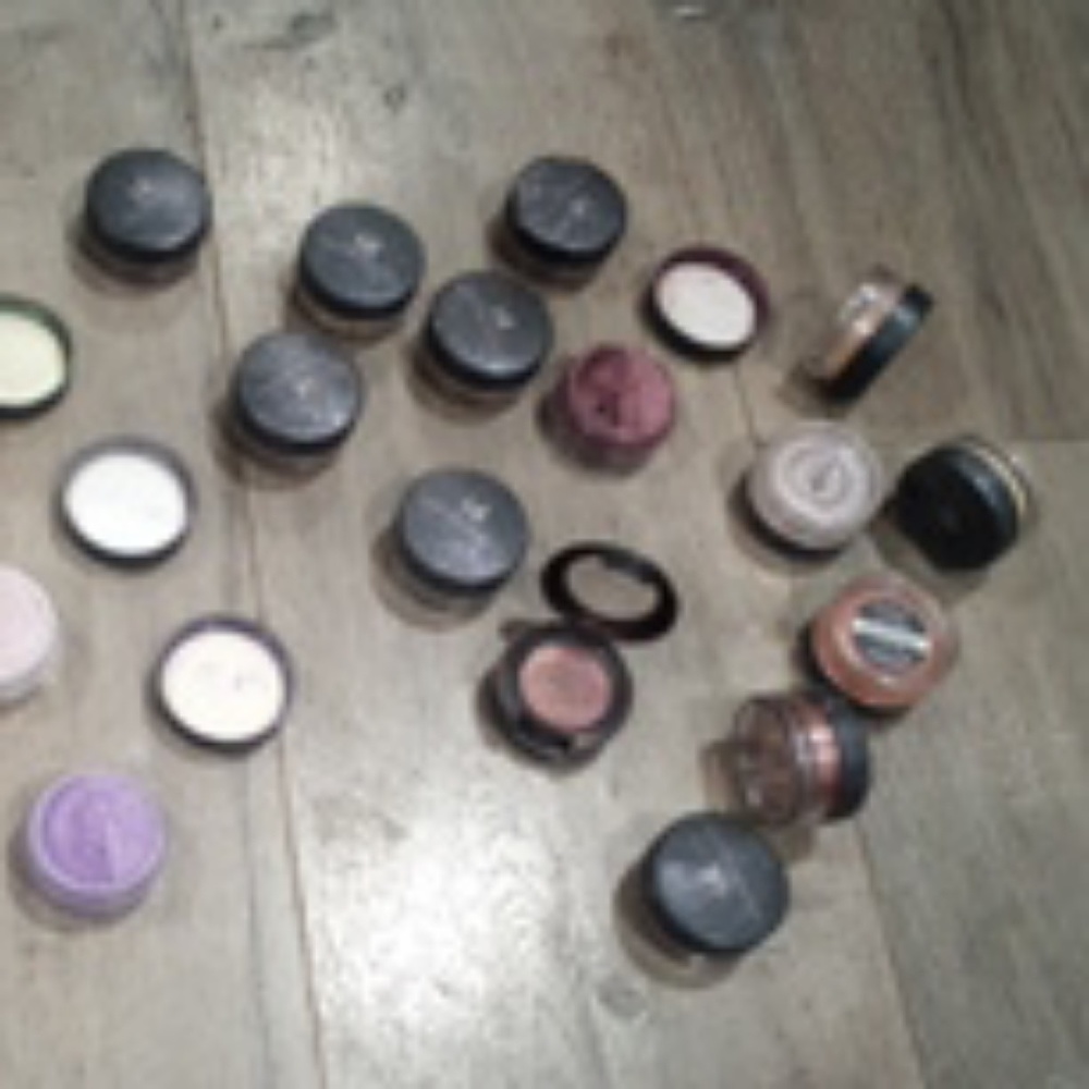 Makeup - Picture 2 of 4